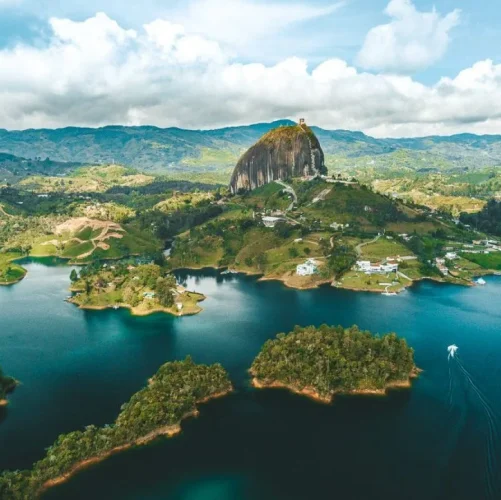 la-piedra-del-penol-guatapae-1200x900